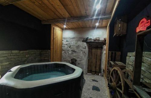 Lathuile Apartment | LE MAZOT-SPA HIVER ET ETE-Piscine-Proche lac-Charme-Détente