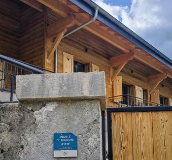 Lathuile Apartment | LE MAZOT-SPA HIVER ET ETE-Piscine-Proche lac-Charme-Détente