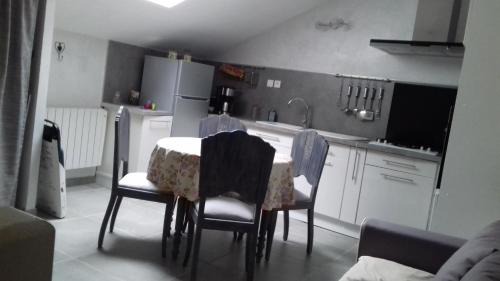 Fraissinet-de-Fourques House | Le Mont