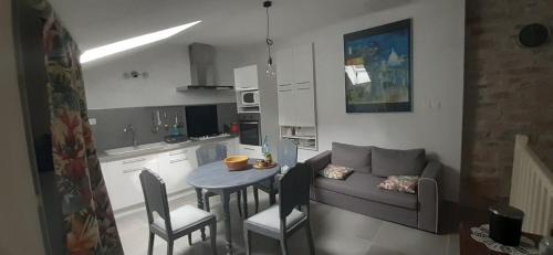 Fraissinet-de-Fourques House | Le Mont