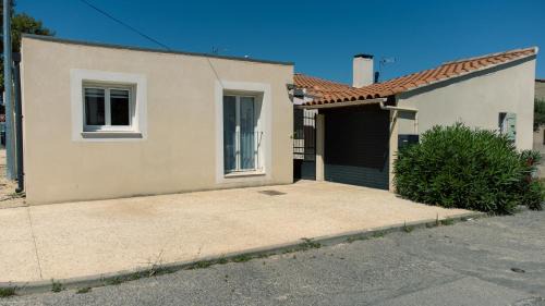 L'Isle-sur-la-Sorgue Apartment | Le Nid'Isle - Stationnement privé gratuit - Wi-Fi performant - Climatisation