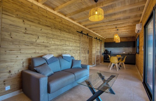 Sarlat-la-Caneda Ski Chalet | Le Pech Eternel: Acacias SPA Lodge