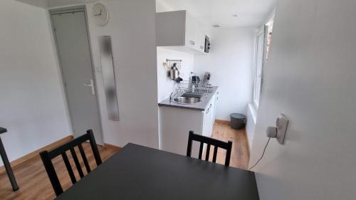 Avesnes-sur-Helpe Apartment | Le petit Château Avesnois - Studio en rez-de-chaussée