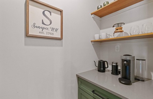 Mount Sunapee Apartment | Le Petit Flat - 2 Bed 1 Bath One Level Apartment