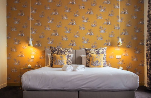 Laval Hotel | Le Petit Perier