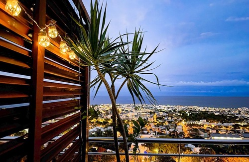 Saint-Denis Apartment | Le Pétrel dans les Nuages - Panoramic terrace over the Indian Ocean and St-Denis