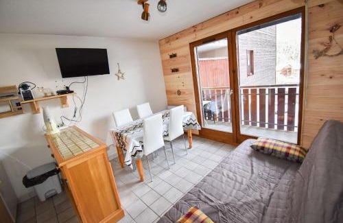 Saint-Jean-dʼAulps Apartment | Le Pied des Pistes A13, Joli Studio tout confort 4 pers, vue vallée imprenable, DRAPS NON COMPRIS