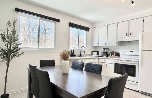 Ste. Foy Apartment | Le Ranch Summary: Idé