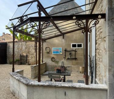 Chasseneuil-du-Poitou House | LE REPAIRE DU CLAIN gîte 4 étoiles pour 14 personnes avec piscine proche du Futuroscope