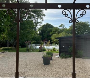 Chasseneuil-du-Poitou House | LE REPAIRE DU CLAIN gîte 4 étoiles pour 14 personnes avec piscine proche du Futuroscope