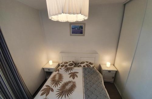 Greoux-les-Bains Apartment | Le Romarin - Climatisation piscine & parking privé