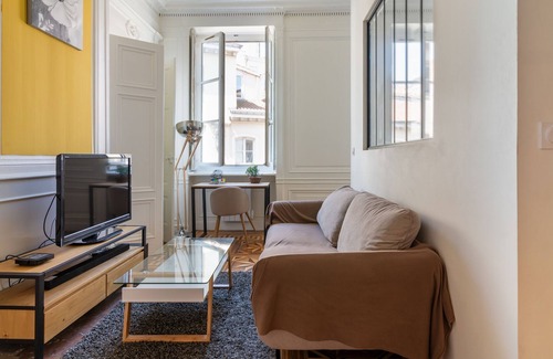 Griffon - Royale Apartment | Le Royale Haussmann Hyper center