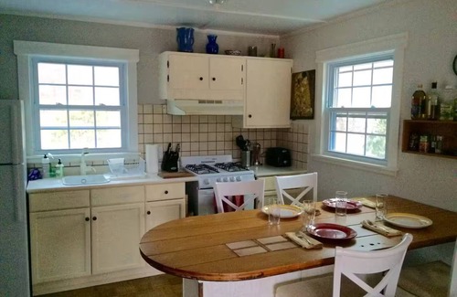 Lanesville Cottage | Le Spot - Niche on the Notch