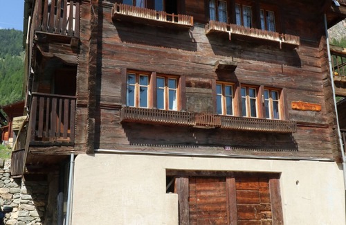 Evolene Apartment | le Tsenevirè