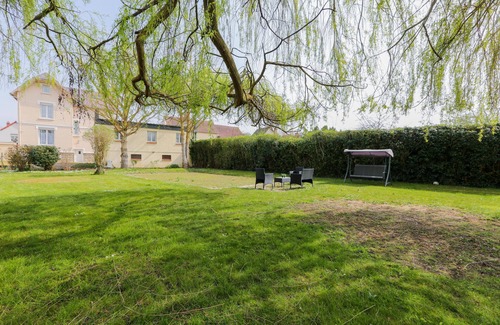 Gisors Apartment | Le Vexin - Two Bedroom Apartment, Sleeps 5
