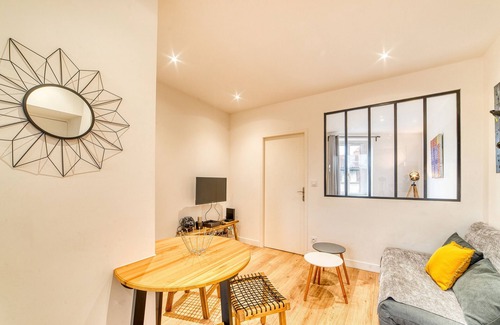 La Demi - Lune Apartment | Le Victor Hugo - T2 cosy Horloge et Gare Tassin