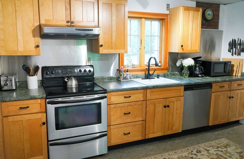 Mount Tabor Cottage | Leaf Peeper's Delight! 2-Bedroom Cottage in the Green Mountains