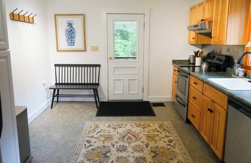 Mount Tabor Cottage | Leaf Peeper's Delight! 2-Bedroom Cottage in the Green Mountains