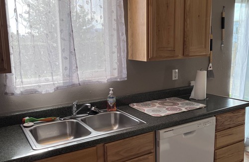 Fredonia House | Leaning Pine Cottage - Close to Zion, Bryce, and Lake Powell!