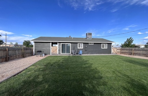 Fredonia House | Leaning Pine Cottage - Close to Zion, Bryce, and Lake Powell!