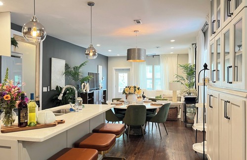 Chosewood Park House | L’Eau Hill - Luxury Heated Pool, Hot tub, Fire-pit Retreat in Heart of Atlanta