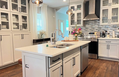 Chosewood Park House | L’Eau Hill - Luxury Heated Pool, Hot tub, Fire-pit Retreat in Heart of Atlanta