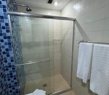 Leblon Apartment | Leblon - Flat 16 andar Vista do Mar, Piscina, Sauna, Academia e Garagem - True Rio