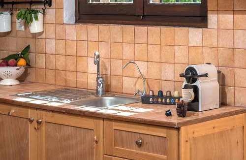 Laganas Cottage | Leedas Farm Cottage with private pool