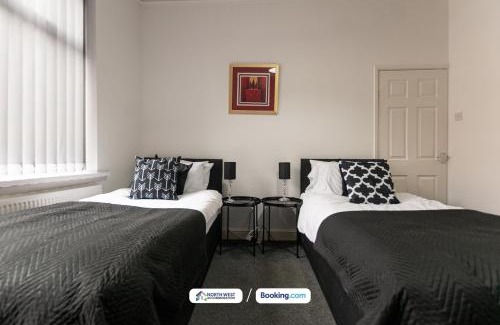 Leigh House | Leigh Short Stay 3 Bedroom House
