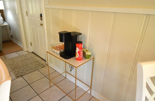 Tupelo House | Leighton Rambler! In town close to restaurants, shopping, and parks.