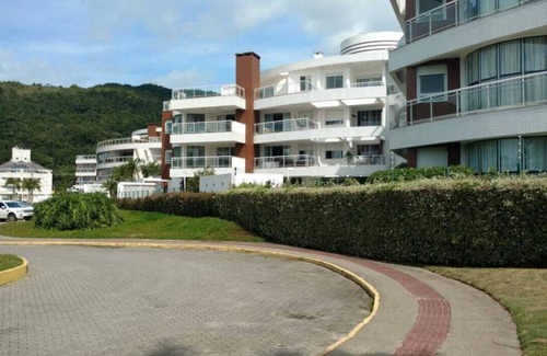 Ponta das Canas Apartment | LEISURE AND COMFORT IN THE WATERFALL, WITH MANY ITEMS FOR YOU AND YOUR FAMILY.
