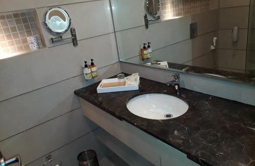 Candolim Hotel | Lemon Tree Hotel Candolim