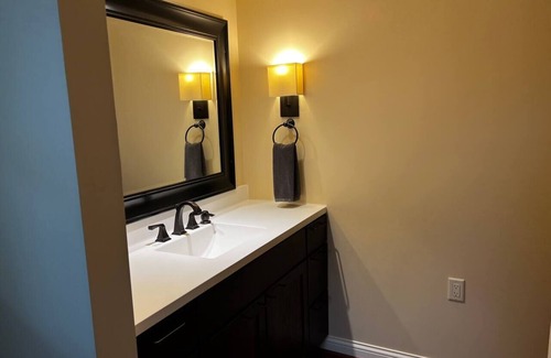 Unionville Cabin | LemonLife Luxury Lodge w/Lake View & Access, Boat Avail.