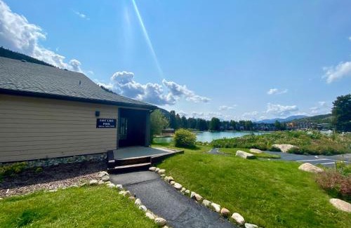 Lakeside Village House | Lenawee 1738 by SummitCove Lodging