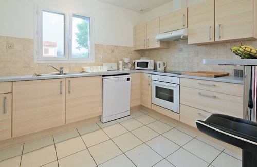Savignac-les-Eglises House | L’Enclos – House with Air Conditioning and Shared Pool in Savignac-les-Églises