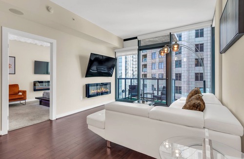 Lenox Apartment | Lenox Mall High Rise - City View & Unique Decor