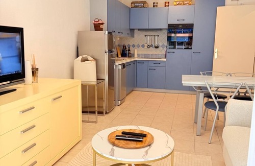 Cannes Apartment | Les 3 Îles Location. Air-conditioned apartment 50m from Juan Les Pins beaches