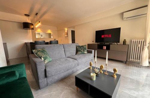 Prado - Republique Apartment | Les Arènes - Cannes centre, Charmant 2 pièces récemment rénové de 45 m2 avec sa terrasse de 10 m2