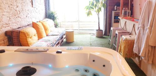 Moidrey House | Les bulles d'Evanez Mont-saint-Michel jacuzzi intérieur privatif illimité