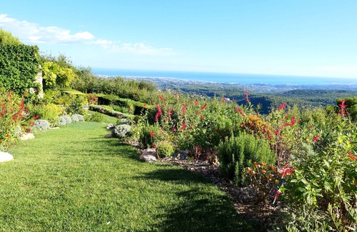 Vence Apartment | Les Citronniers apartment with charm, infinity pool and panoramic sea view