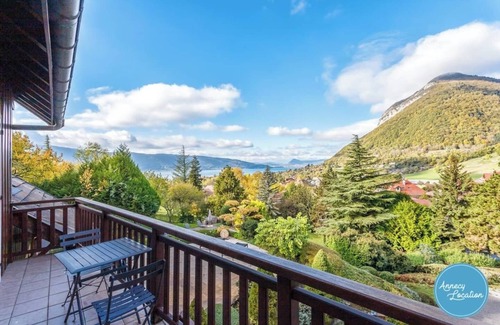 Menthon-Saint-Bernard Villa | Les Coteaux - Family house with lake view.