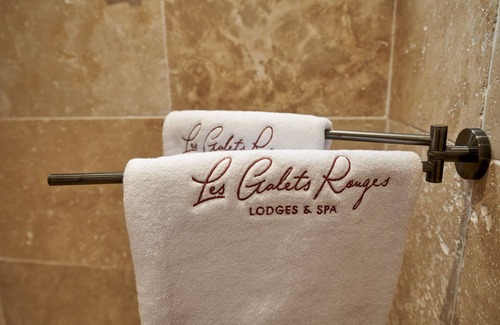 Bouillante Hotel | Les Galets Rouges Lodges & Spa