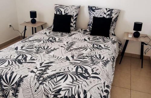 Saint-Pierre De La Reunion House | Les lataniers 2 - Vue sur mer