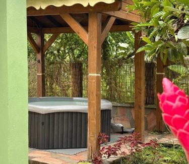 Capesterre-Belle-Eau House | Les Nids de Belle Eau bungalow avec jacuzzi
