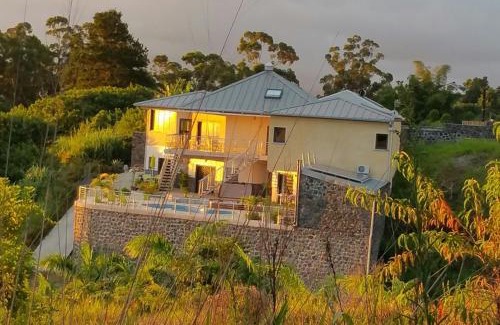 Petite-ÃŽle Bed & Breakfast | Les Nymphes De Bourbon