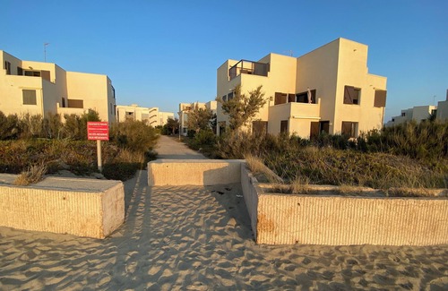 Saint-Hippolyte Apartment | Les Pieds Dans Leau vue sur mer