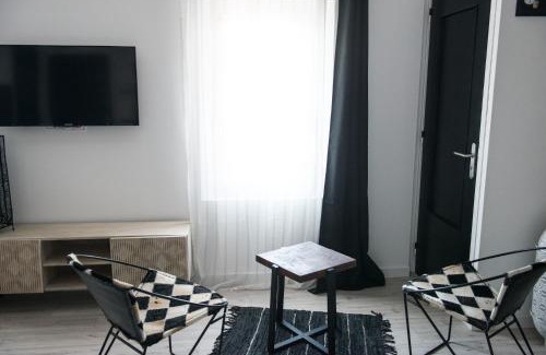 Aigues-Mortes Medieval City House | Les suites du 17