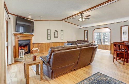 Higden House | Less Than 1 Mi to Greers Ferry Lake Dog-Friendly Home!