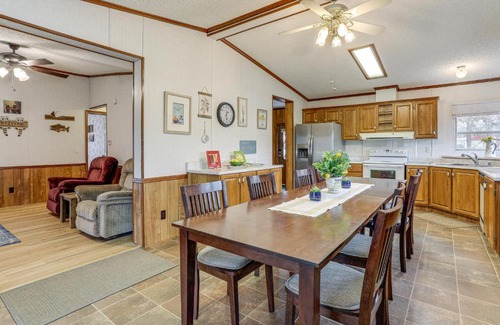 Higden House | Less Than 1 Mi to Greers Ferry Lake Dog-Friendly Home!