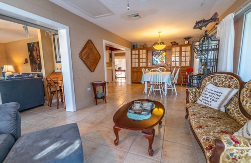 Laurel House | LET'S WALK - OR BIKE - TO THE BEACH!